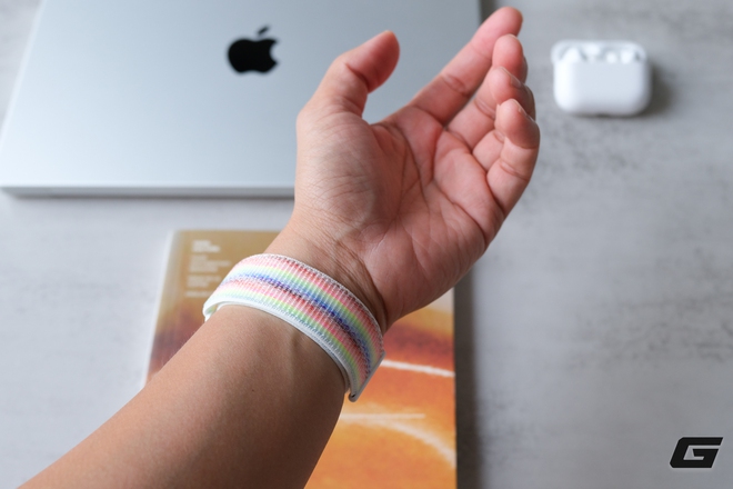 Trên tay dây đeo Apple Watch Pride Edition 2026: Có lẽ là phiên bản Pride đẹp nhất nhiều năm qua - Ảnh 10.