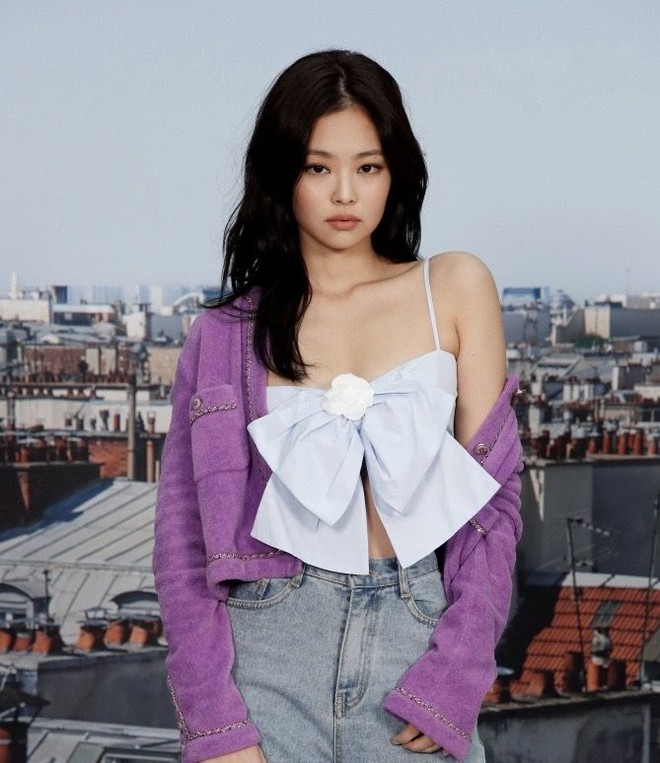 Mỹ nhân showbiz thở thôi cũng hot, mặc gì cũng sold out - Ảnh 1.
