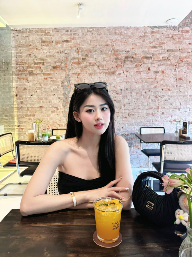 C&ocirc; g&aacute;i Hải Ph&ograve;ng từng l&agrave; mỹ nh&acirc;n N&oacute;ng C&ugrave;ng FIFA World Cup 8 năm trước, cuộc sống hiện tại g&acirc;y bất ngờ - Ảnh 11.