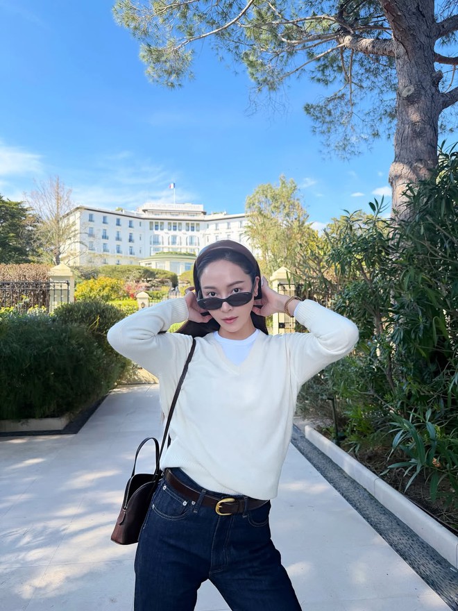 Mỹ nhân trời sinh mặt lạnh như băng: U40 vẫn sang chảnh hết nấc, mặc cơ bản mà ai cũng muốn sao chép- Ảnh 8. Mỹ nhân trời sinh mặt lạnh như băng: U40 vẫn sang chảnh hết nấc, mặc cơ bản mà ai cũng muốn sao chép- Ảnh 8.