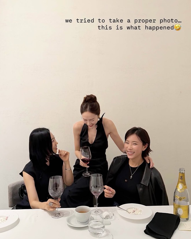 Mỹ nhân trời sinh mặt lạnh như băng: U40 vẫn sang chảnh hết nấc, mặc cơ bản mà ai cũng muốn sao chép- Ảnh 6. Mỹ nhân trời sinh mặt lạnh như băng: U40 vẫn sang chảnh hết nấc, mặc cơ bản mà ai cũng muốn sao chép- Ảnh 6.