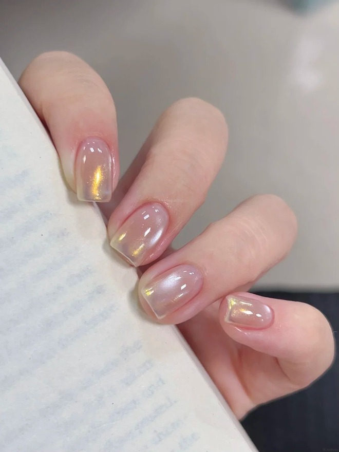 Tưởng đơn giản nhưng đây lại là mẫu nail được các tín đồ quiet luxury yêu thích nhất hiện nay - Ảnh 8.