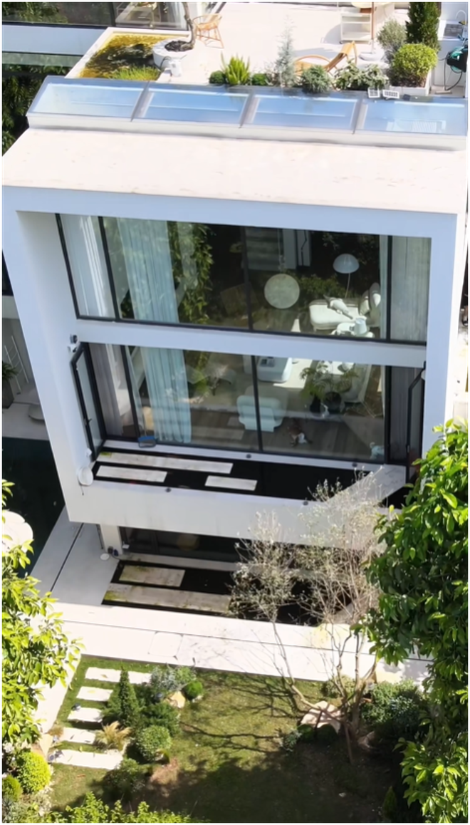 Hồ c&aacute; Koi tr&ecirc;n ban c&ocirc;ng, cửa sổ view "4 m&ugrave;a" của ch&agrave;ng trai l&ecirc;n n&uacute;i x&acirc;y nh&agrave; sống c&ugrave;ng 4 ch&uacute; ch&oacute;- Ảnh 2.