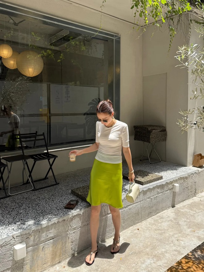 Ch&acirc;n v&aacute;y xanh cốm: M&oacute;n đồ mang cả kh&ocirc;ng kh&iacute; m&ugrave;a h&egrave; v&agrave;o tủ đồ của bạn- Ảnh 4.