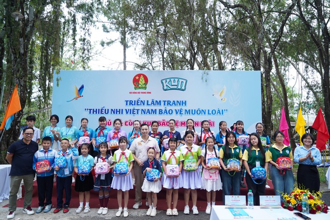 Khai mạc Triển l&atilde;m tranh &ldquo;Thiếu nhi Việt Nam bảo vệ mu&ocirc;n lo&agrave;i&rdquo;: Lan tỏa th&ocirc;ng điệp xanh từ những n&eacute;t vẽ tuổi thơ - Ảnh 9.