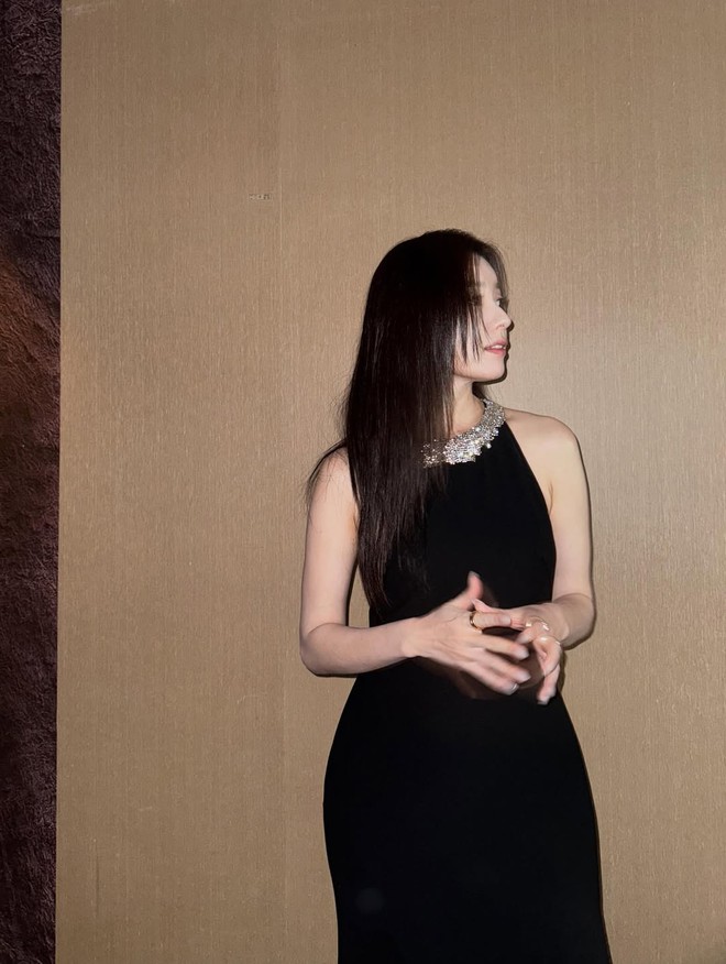 "Bạch nguyệt quang" có nụ cười đẹp nhất xứ Kim Chi: Nhan sắc và style U40 vẫn đủ sức chấp mọi thế hệ - Ảnh 5.
