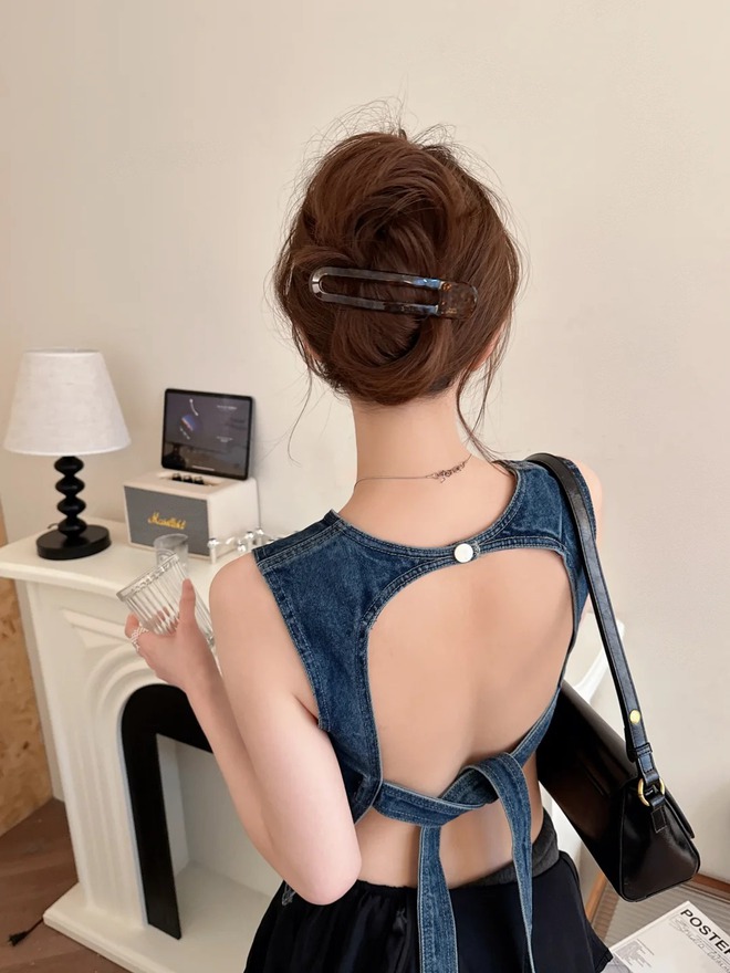 Mùa hè này, tóc búi thấp hay tóc ngắn đều đẹp hơn nhờ một chiếc kẹp ngang nhỏ xíu - Ảnh 4.