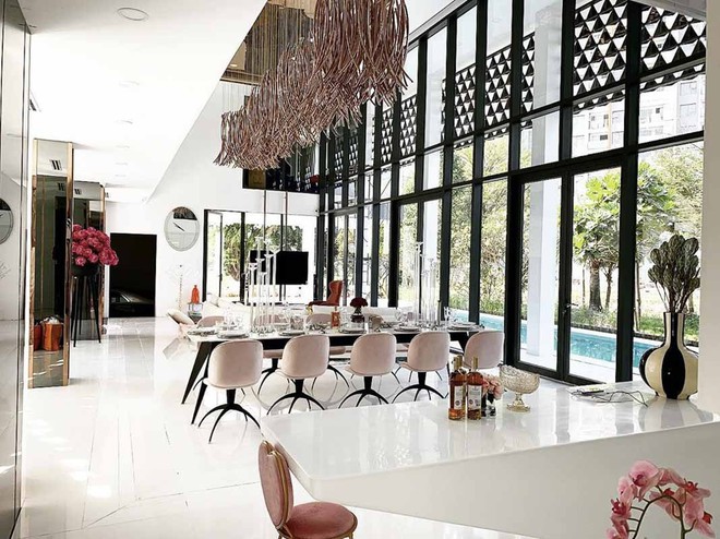 Mỹ nh&acirc;n Việt l&agrave;m nh&acirc;n vi&ecirc;n trong qu&aacute;n bida giờ sống trong nh&agrave; 50 tỷ, c&oacute; hội bạn "muốn gia nhập phải c&oacute; 1 tỷ"- Ảnh 5.