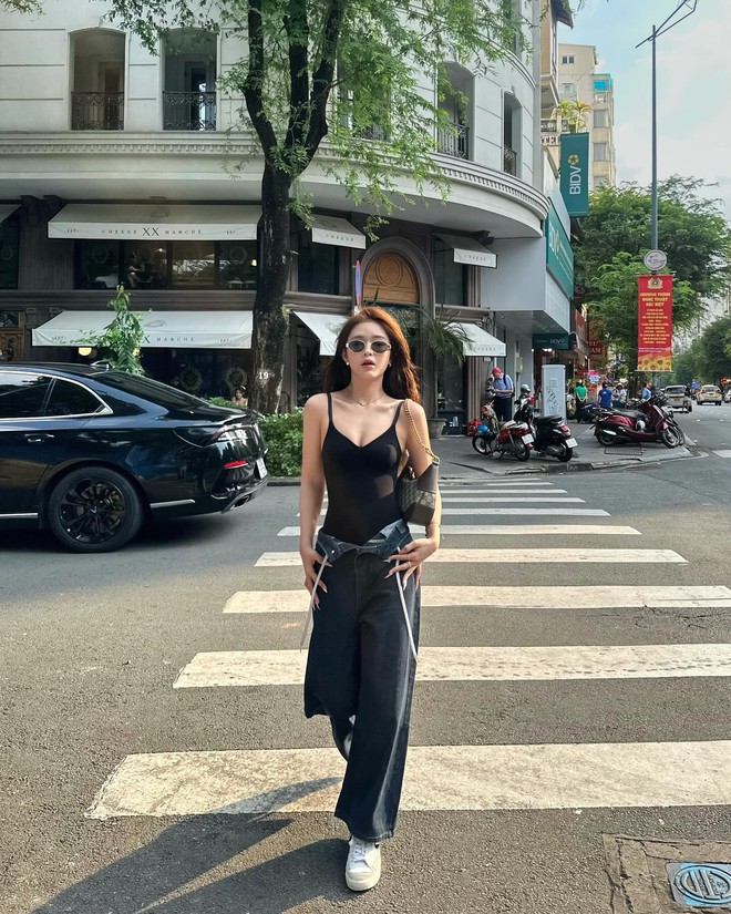 Mỹ nhân có ánh mắt kì lạ khi ngồi cạnh Võ Điền Gia Huy: Nổi tiếng khi tậu BMW năm 23 tuổi, không dám so mặt cũ với hiện tại- Ảnh 11. Mỹ nhân có ánh mắt kì lạ khi ngồi cạnh Võ Điền Gia Huy: Nổi tiếng khi tậu BMW năm 23 tuổi, không dám so mặt cũ với hiện tại- Ảnh 11.