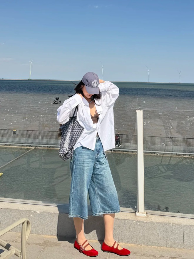 Có vẻ quần jeans lửng ống rộng đang âm thầm thay thế những chiếc quần dài quen thuộc - Ảnh 10.