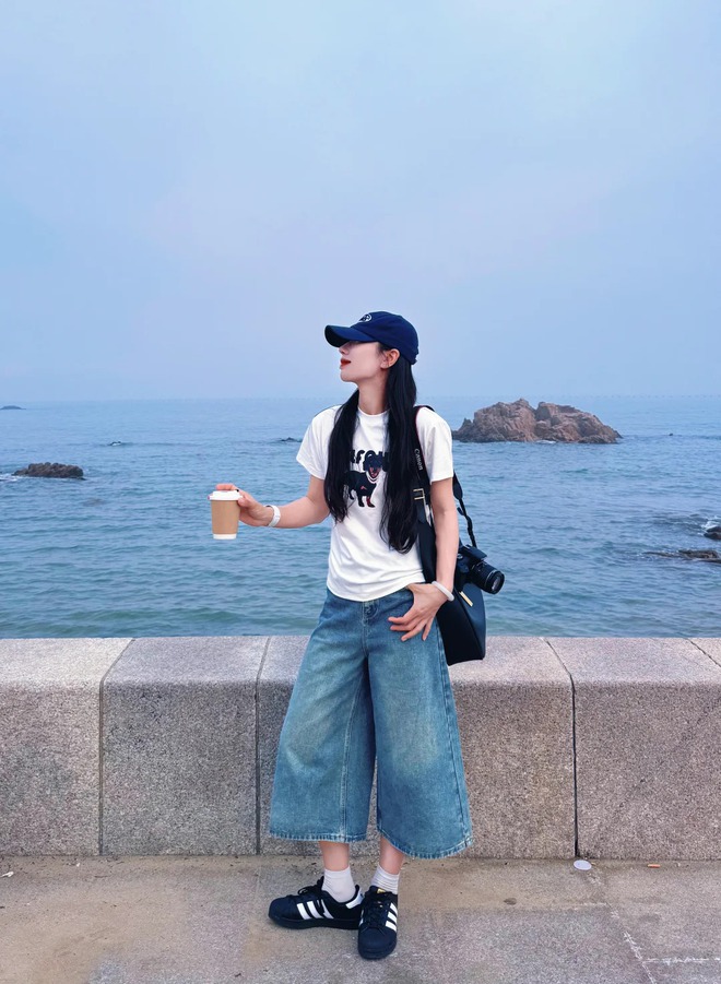 Có vẻ quần jeans lửng ống rộng đang âm thầm thay thế những chiếc quần dài quen thuộc - Ảnh 3.