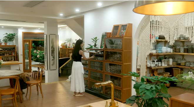 B&ecirc;n trong biệt thự cổ 300m2 giữa rừng của nữ TikToker 3 triệu follower - Ảnh 25.