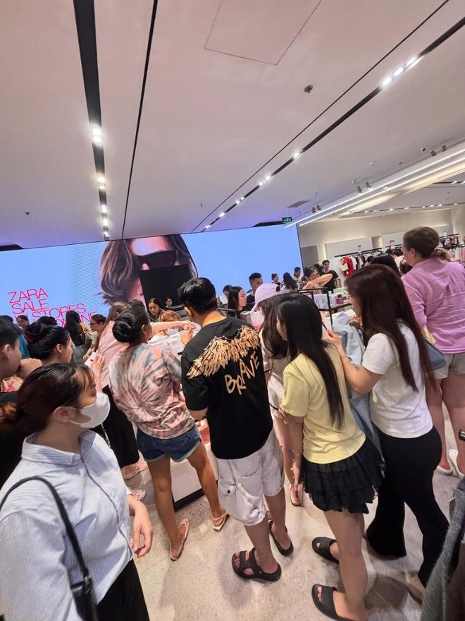 Zara đang sale lớn nhất năm: Có món giảm hơn 50%, nhiều size đẹp 