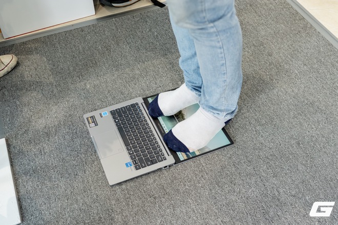ASUS ExpertBook Ultra: flagship laptop doanh nghiệp giá 100 triệu, nặng chưa đến 1kg mà sức mạnh không thể xem nhẹ - Ảnh 22.