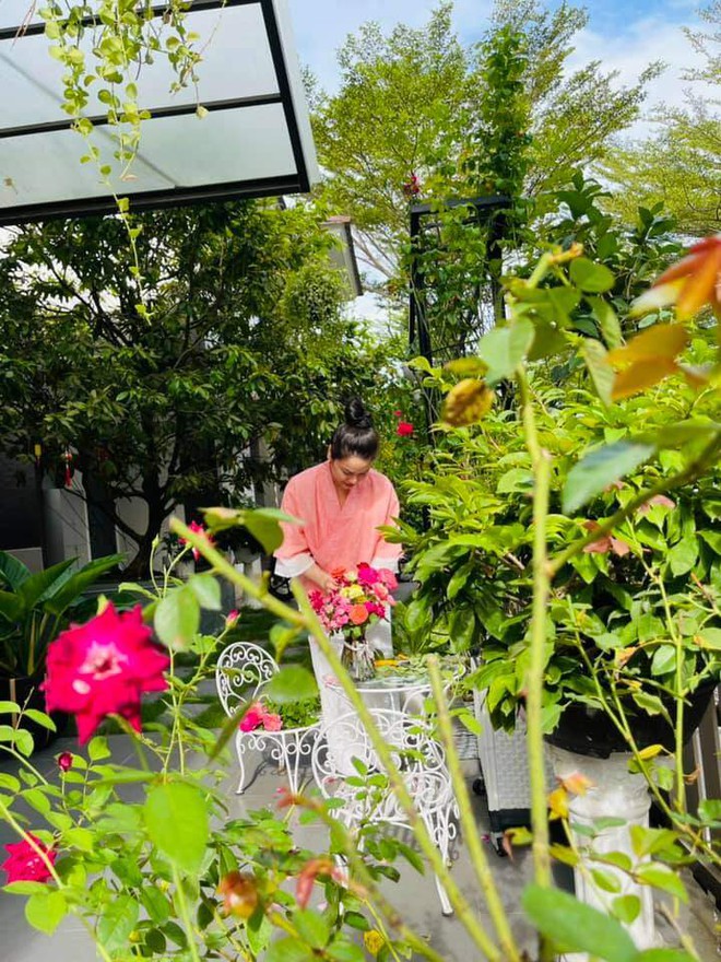 Mẹ đơn th&acirc;n ng&agrave;y c&agrave;ng n&oacute;ng bỏng sau ly h&ocirc;n, l&agrave; nghệ sĩ, "nữ chủ tịch" sống trong biệt thự 20 tỷ - Ảnh 11.