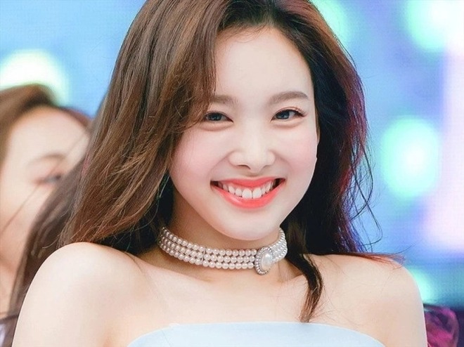 "Mỹ nữ răng thỏ" khiến cả ch&acirc;u &Aacute; si m&ecirc;: Mặt b&uacute;ng ra sữa d&ugrave; đ&atilde; 30 tuổi, style đời thường đẹp th&ocirc;i nh&eacute;- Ảnh 1.