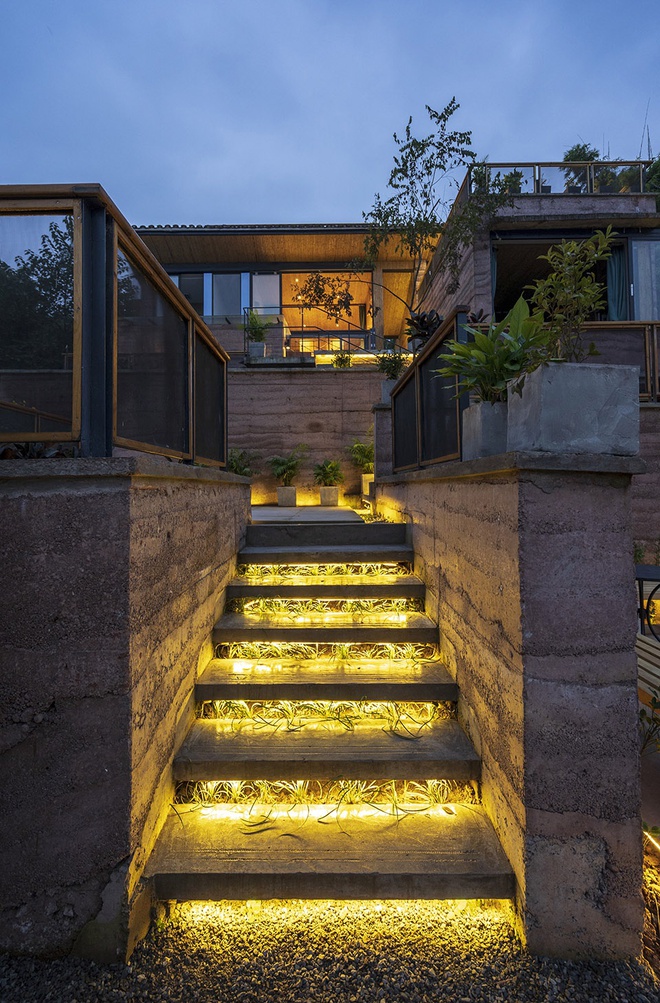 Chàng trai chi 6,5 tỷ xây nhà 300m2 trên núi sống chill cùng gia đình - Ảnh 12.