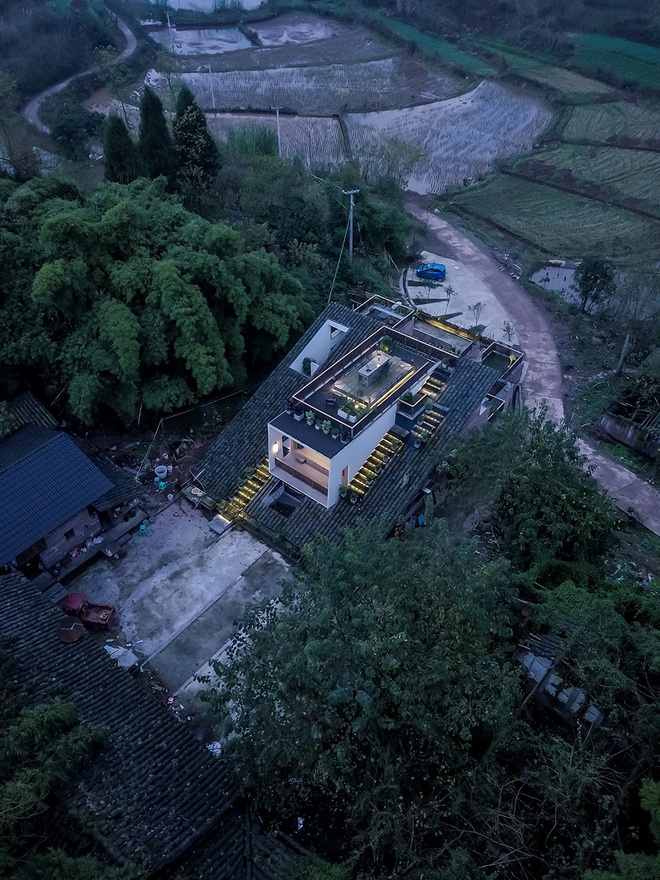 Chàng trai chi 6,5 tỷ xây nhà 300m2 trên núi sống chill cùng gia đình - Ảnh 2.