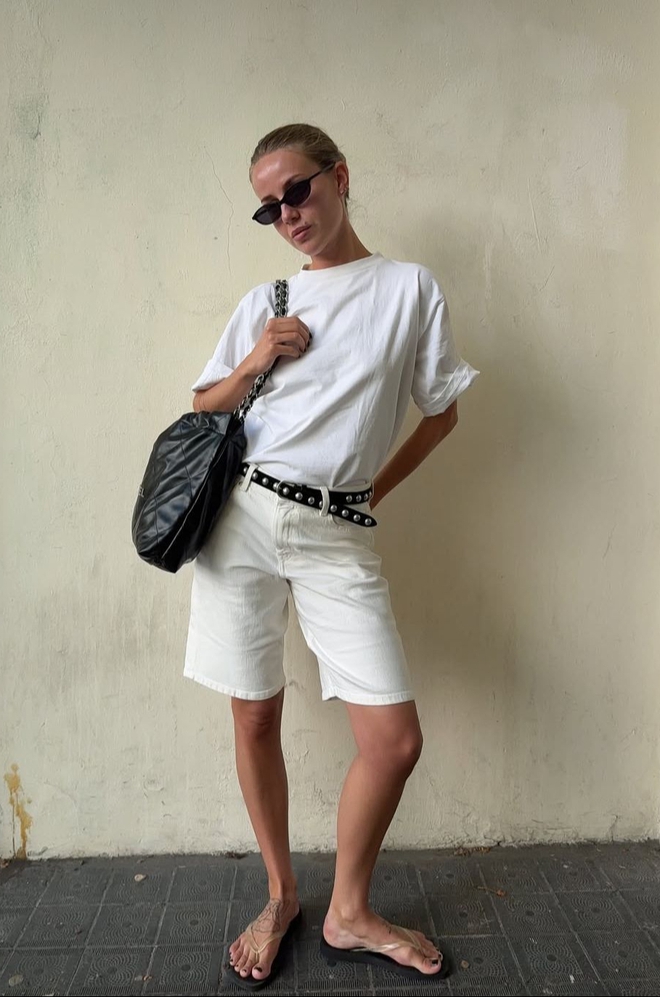 Quần shorts đang được hội “cool girl” nâng tầm: Mix đúng kiểu vừa mát vừa sang, mặc cả hè không chán- Ảnh 5. Quần shorts đang được hội “cool girl” nâng tầm: Mix đúng kiểu vừa mát vừa sang, mặc cả hè không chán- Ảnh 5.
