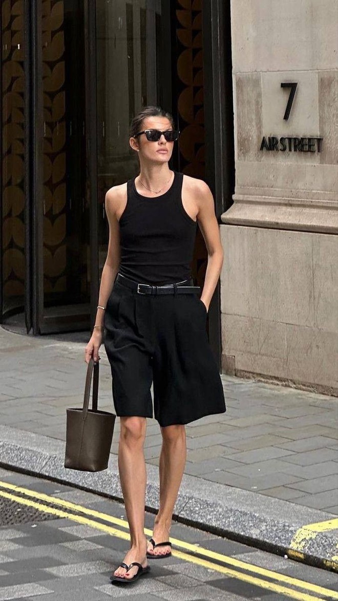 Quần shorts đang được hội “cool girl” nâng tầm: Mix đúng kiểu vừa mát vừa sang, mặc cả hè không chán- Ảnh 21. Quần shorts đang được hội “cool girl” nâng tầm: Mix đúng kiểu vừa mát vừa sang, mặc cả hè không chán- Ảnh 21.