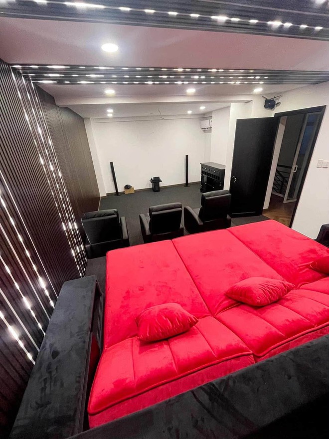 Nam nghệ sĩ l&agrave; Viện ph&oacute; rao cho thu&ecirc; penthouse 650m&sup2; c&oacute; 8 ph&ograve;ng ngủ, 10 toilet, hồ bơi ri&ecirc;ng- Ảnh 2.