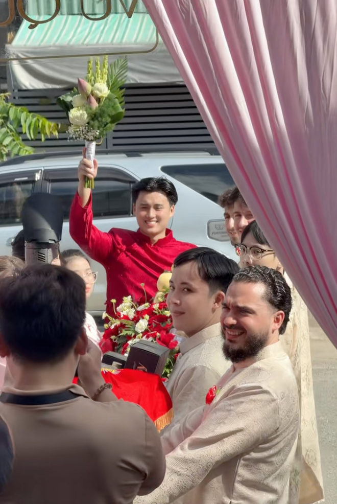 Cô dâu người Đức lấy chồng Việt Nam hot rần rần MXH: Cả nhà gái mặc áo dài, nhìn mẹ cô dâu ai cũng hiểu vì sao con gái đẹp đến vậy - Ảnh 11.
