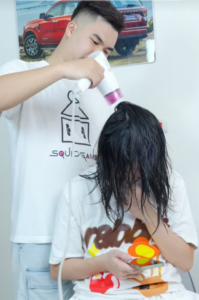 Anh chồng bước ra từ tiểu thuyết: Tự học make up để trang điểm cho vợ, màn "lột xác" của cô vợ mới khiến hội chị em xuýt xoa- Ảnh 12.