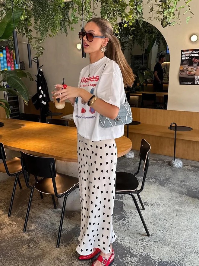 12 outfit với áo thun đơn giản nhưng mặc lên ai cũng khen có gu - Ảnh 3.