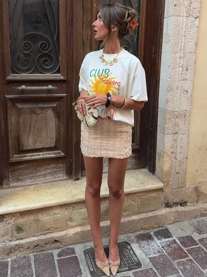 12 outfit với áo thun đơn giản nhưng mặc lên ai cũng khen có gu - Ảnh 4.