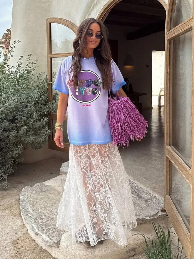 12 outfit với áo thun đơn giản nhưng mặc lên ai cũng khen có gu - Ảnh 7.
