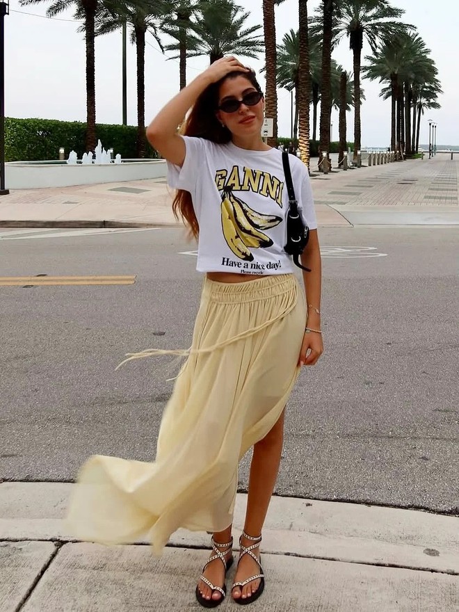 12 outfit với áo thun đơn giản nhưng mặc lên ai cũng khen có gu - Ảnh 12.