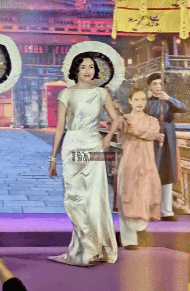 Đẹp và cao sang như Hà Tăng khi hóa thân thành "Nam Phương Hoàng hậu": Đầm lụa trắng tôn lên vẻ đẹp quý phái vượt thời gian- Ảnh 1.
