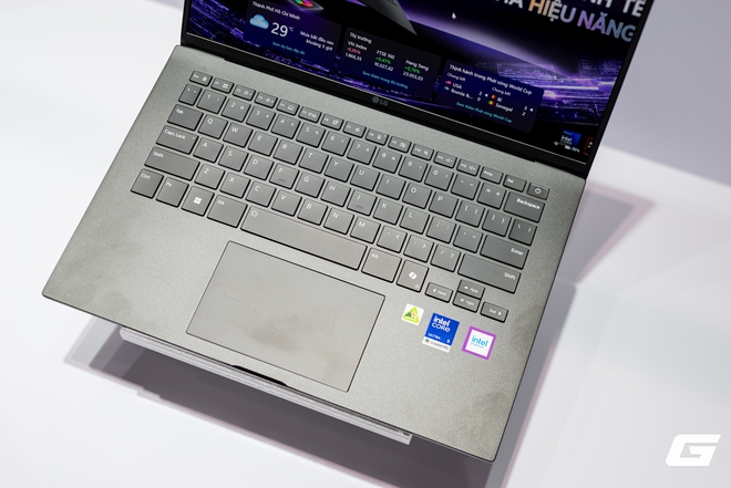 LG gram AI 2026 ra mắt tại Việt Nam: Laptop si&ecirc;u nhẹ t&iacute;ch hợp nền tảng Dual AI d&ugrave;ng được cả khi ngoại tuyến - Ảnh 8.