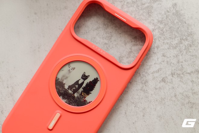 Trên tay XTREM E-Ink Case: Chiếc ốp lưng có thể thay đổi giao diện chỉ bằng một cú chạm, không cần pin vẫn hoạt động - Ảnh 2.