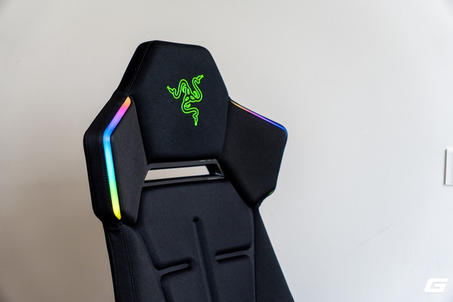 Trải nghiệm Soma Chroma: Ghế gaming RGB "kh&ocirc;ng d&acirc;y" 17,5 triệu đồng của Razer c&oacute; g&igrave; đ&aacute;ng ch&uacute; &yacute; - Ảnh 17.