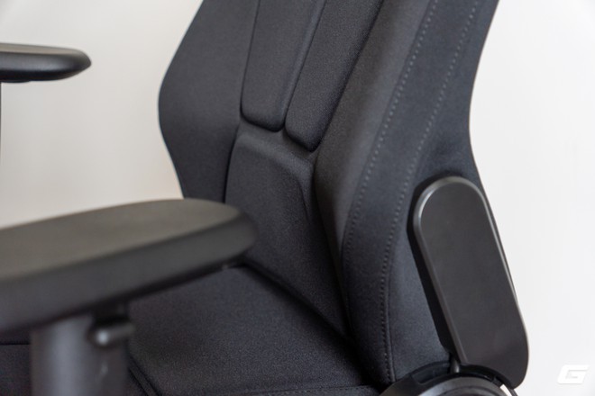 Trải nghiệm Soma Chroma: Ghế gaming RGB "kh&ocirc;ng d&acirc;y" 17,5 triệu đồng của Razer c&oacute; g&igrave; đ&aacute;ng ch&uacute; &yacute; - Ảnh 27.