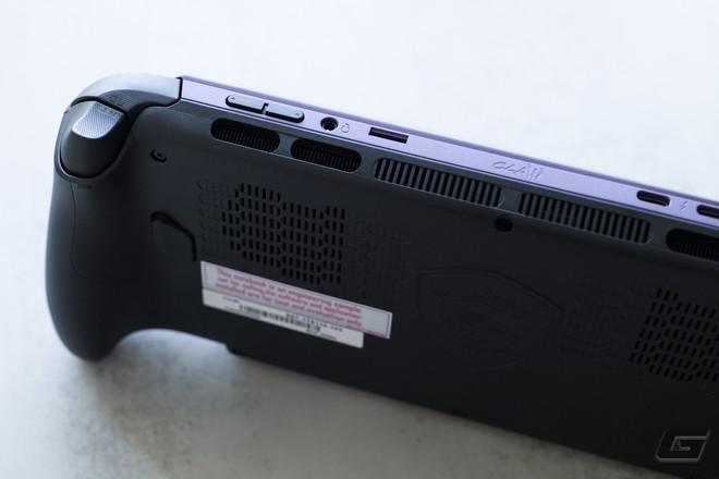 Tr&ecirc;n tay MSI Claw 8 EX AI+: Chip Intel Arc G3 Extreme, m&agrave;n h&igrave;nh lớn hơn, cầm sướng hơn, thiết kế cũng kh&aacute;c hẳn - Ảnh 15.