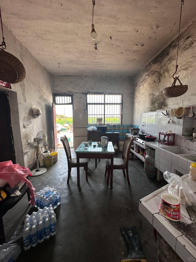 Ch&agrave;ng trai thu&ecirc; nh&agrave; cũ 300m2 gi&aacute; 5 triệu/th&aacute;ng, nhưng chi 500 triệu để cải tạo: Mở mắt ra l&agrave; thấy điều "đắt gi&aacute;" - Ảnh 9.