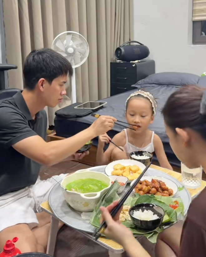 Cặp vợ chồng triệu view: Từ th&uacute;ng x&ocirc;i mưu sinh đến nh&agrave; đẹp xe sang l&agrave; nhờ 1 b&iacute; quyết- Ảnh 11.