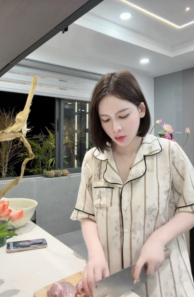 C&ocirc; vợ ở nh&agrave; chồng nu&ocirc;i - Ảnh 7.