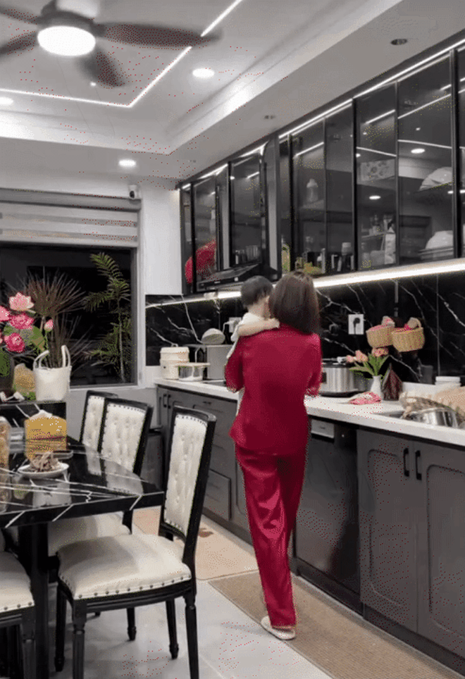 C&ocirc; vợ ở nh&agrave; chồng nu&ocirc;i - Ảnh 5.