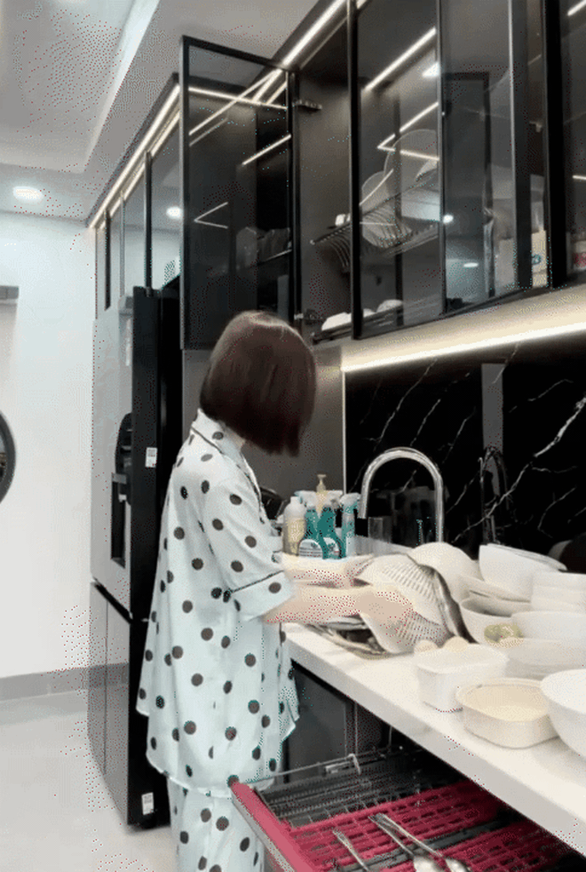 C&ocirc; vợ ở nh&agrave; chồng nu&ocirc;i - Ảnh 8.