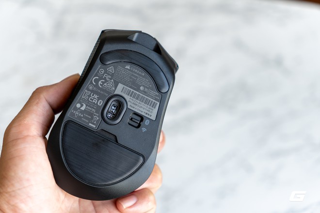 Tr&ecirc;n tay Corsair Harpoon v2 Wireless: Rất nhẹ, &ocirc;m tay, cảm biến 26K DPI linh hoạt trong từng c&uacute; vẩy chuột - Ảnh 8.
