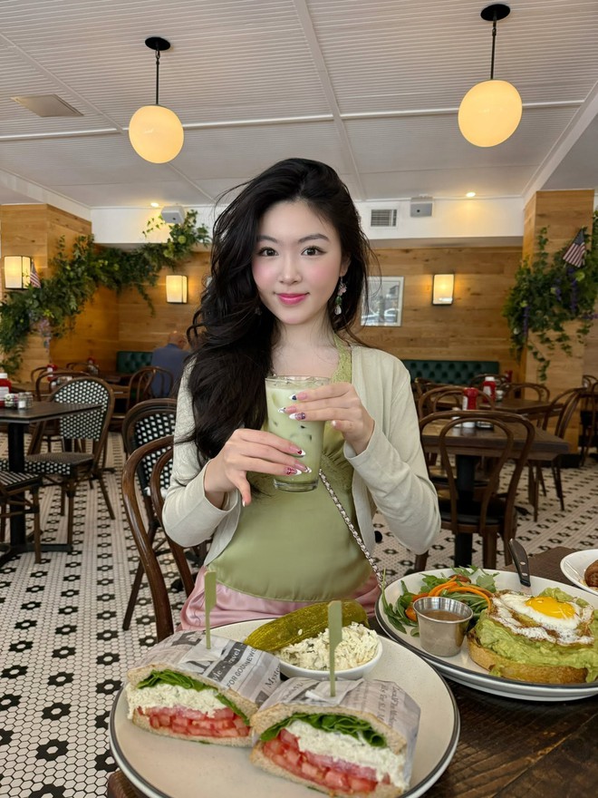 5 cặp chị em có số làm mỹ nhân Vbiz: Xin thua đấy, không biết ai đẹp hơn!- Ảnh 13.