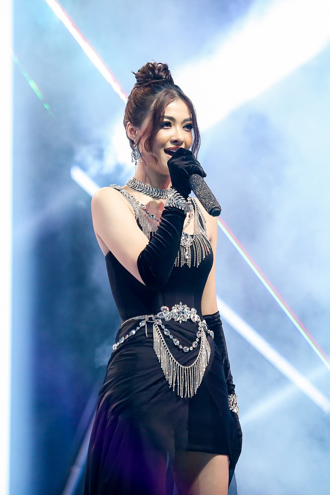 Lona Kiều Loan được khen bùng nổ visual, nghi vấn "độ" body cấp tốc ập đến- Ảnh 5.