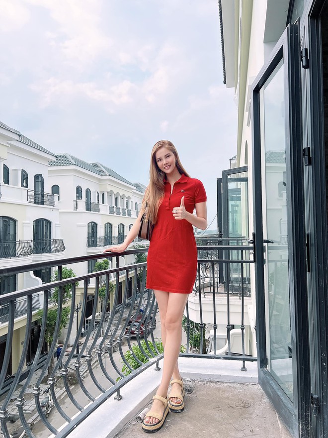 Mỹ nh&acirc;n miền T&acirc;y cao 1m78 lấy chồng l&agrave; cầu thủ, 10 năm h&ocirc;n nh&acirc;n hạnh ph&uacute;c, li&ecirc;n tục được chồng tặng từ biệt thự đến xe sang - Ảnh 5.