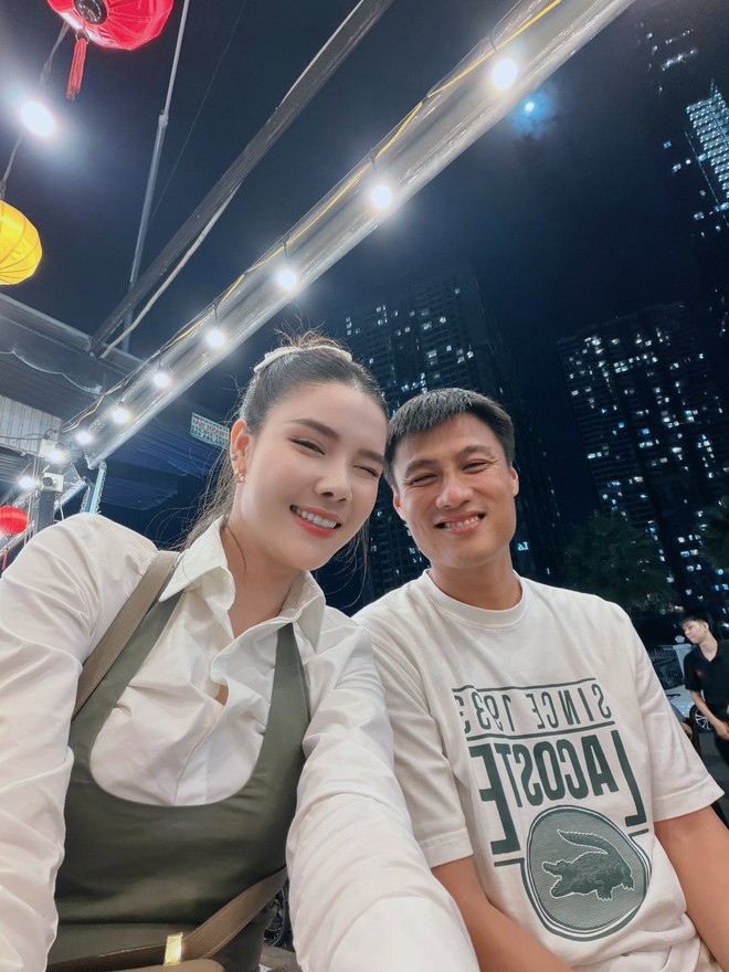 Mỹ nh&acirc;n miền T&acirc;y cao 1m78 lấy chồng l&agrave; cầu thủ, 10 năm h&ocirc;n nh&acirc;n hạnh ph&uacute;c, li&ecirc;n tục được chồng tặng từ biệt thự đến xe sang - Ảnh 3.