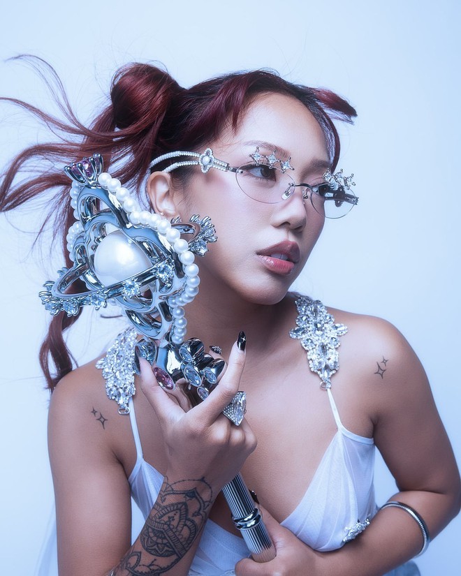 Y2K chưa hết hot, Y3K đ&atilde; tới: Thời trang đang "nhảy c&oacute;c" tới năm 3000- Ảnh 18.