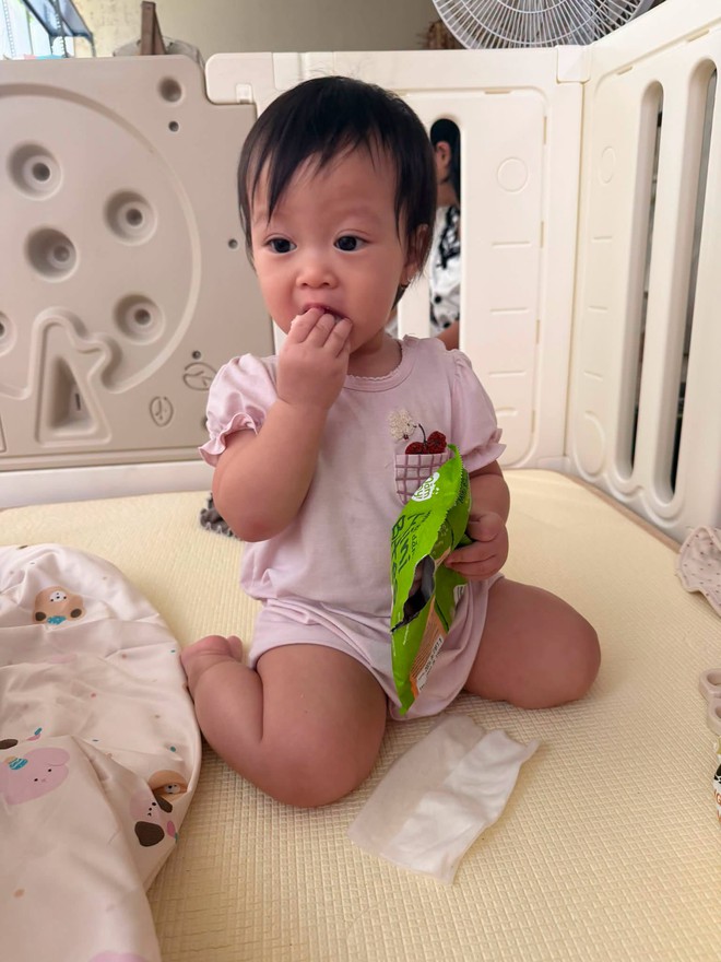 Con g&aacute;i Quỳnh Lương ngủ 15-16 tiếng/ng&agrave;y, d&acirc;n mạng thắc mắc chuyện dinh dưỡng- Ảnh 3.