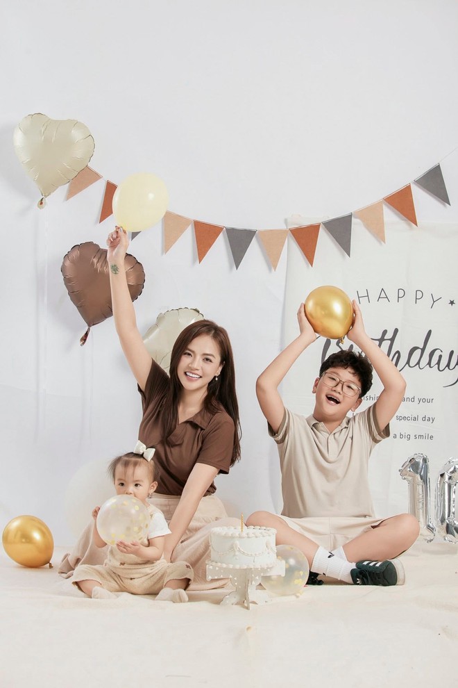 Con trai Thu Quỳnh ra dáng anh cả, người quen tiết lộ 1 điểm giống mẹ - Ảnh 3.